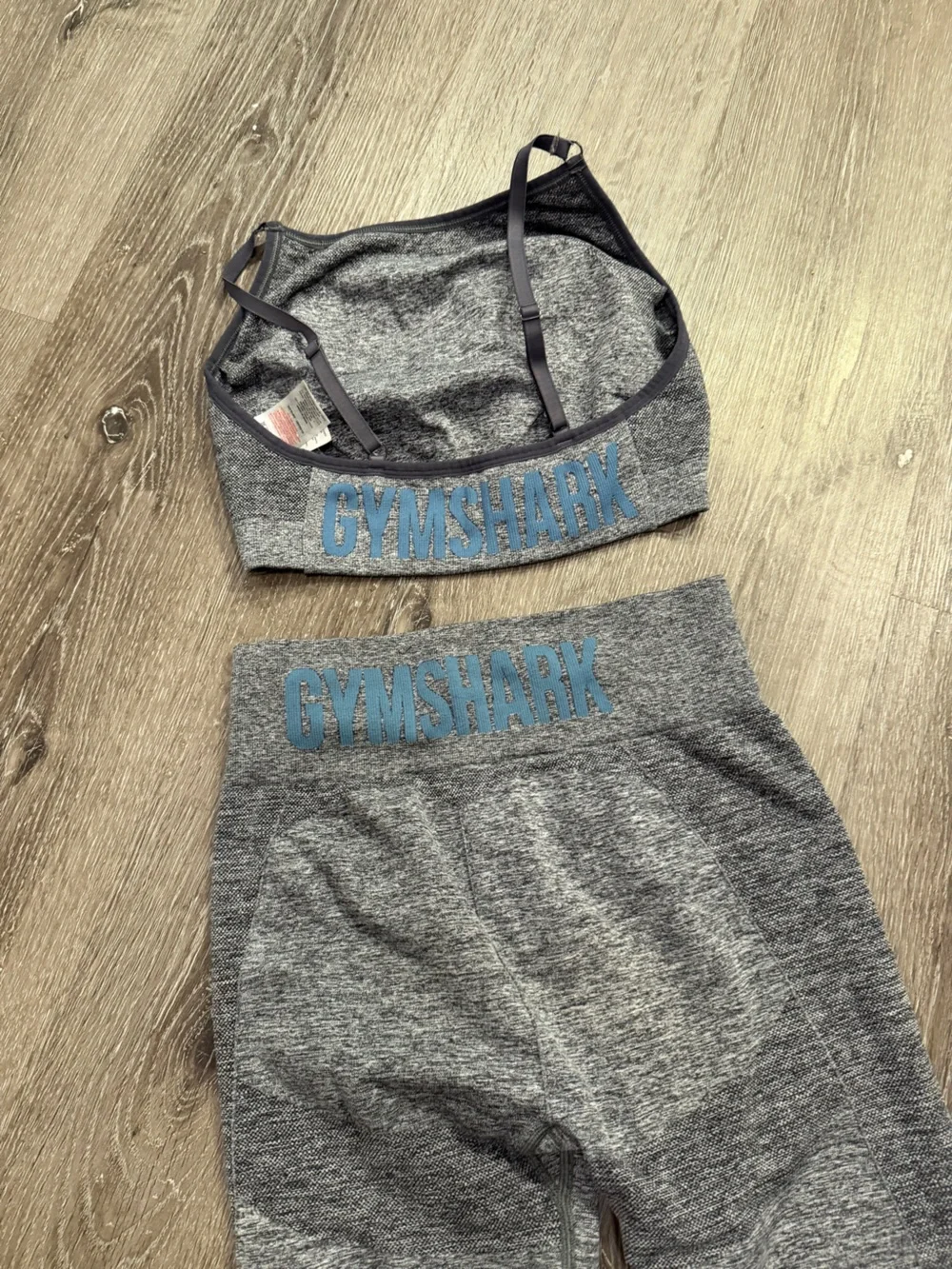 LIKE NEW!! Gymshark 2 piece outfit leggings and padded bra top
